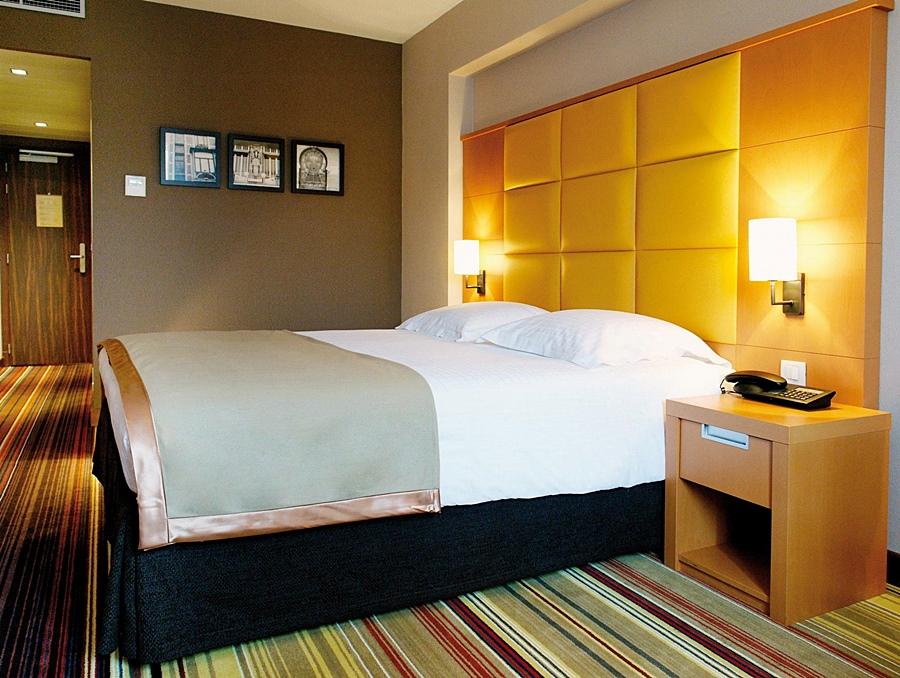 นิวโฮเต็ล ชาร์เลอมาคเนอ Hotel บรัสเซลส์ ภายนอก รูปภาพ