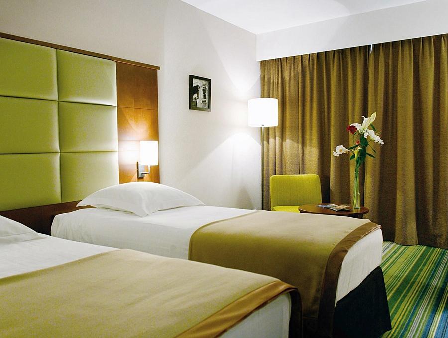 นิวโฮเต็ล ชาร์เลอมาคเนอ Hotel บรัสเซลส์ ภายนอก รูปภาพ