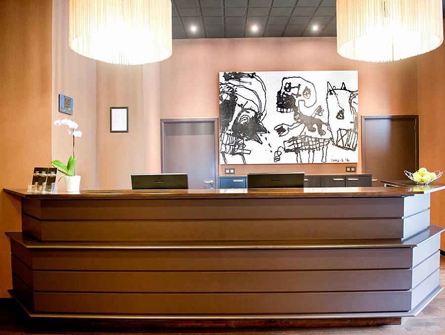 นิวโฮเต็ล ชาร์เลอมาคเนอ Hotel บรัสเซลส์ ภายนอก รูปภาพ