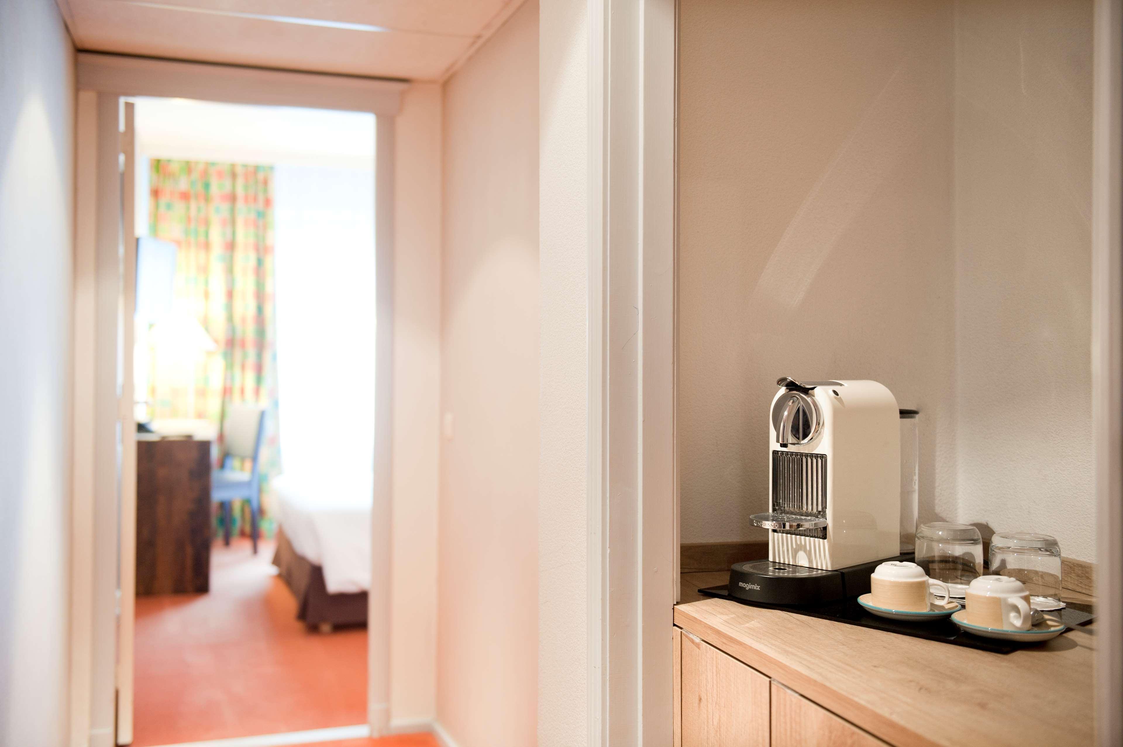 นิวโฮเต็ล ชาร์เลอมาคเนอ Hotel บรัสเซลส์ ภายนอก รูปภาพ