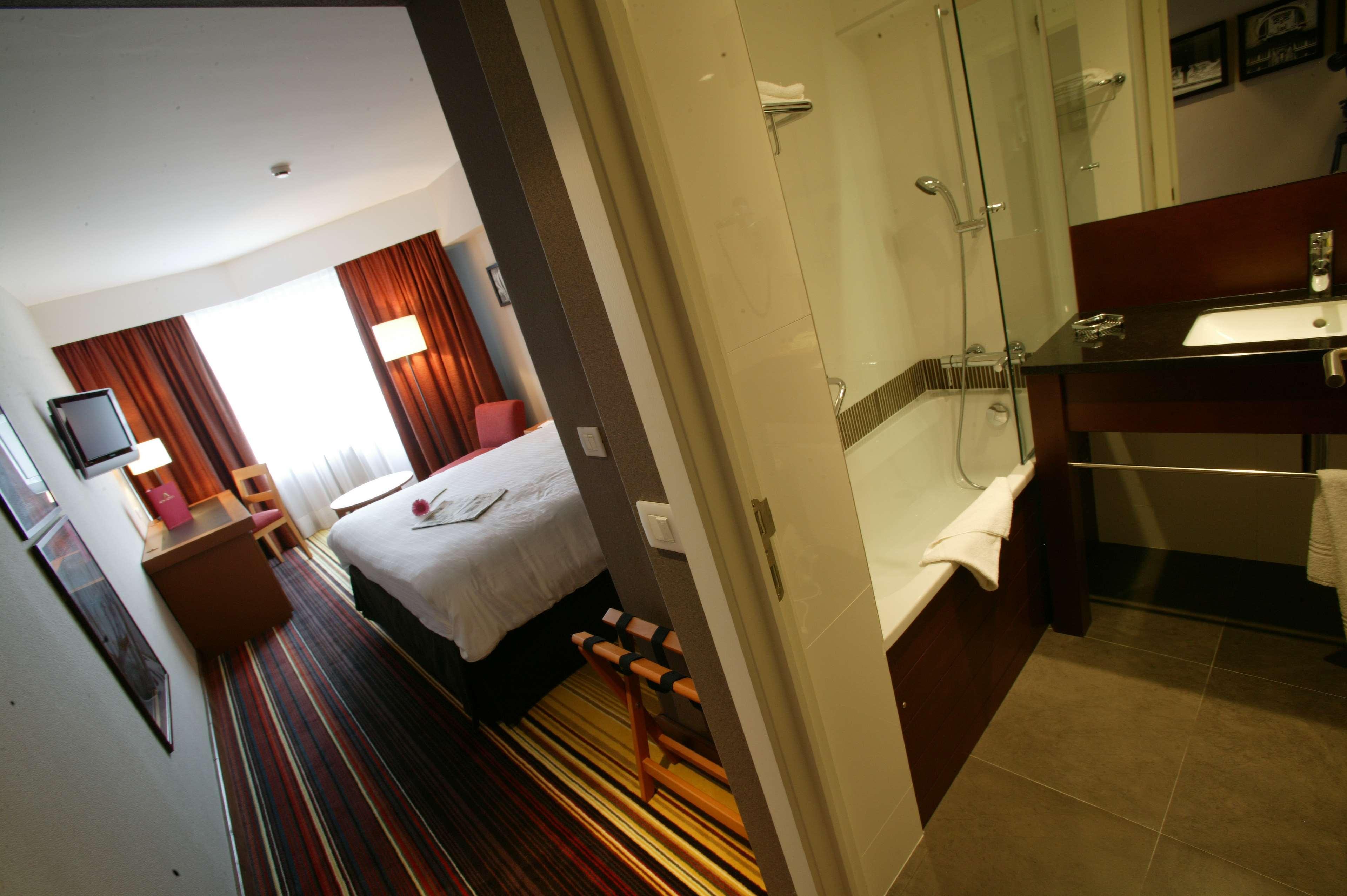 นิวโฮเต็ล ชาร์เลอมาคเนอ Hotel บรัสเซลส์ ภายนอก รูปภาพ