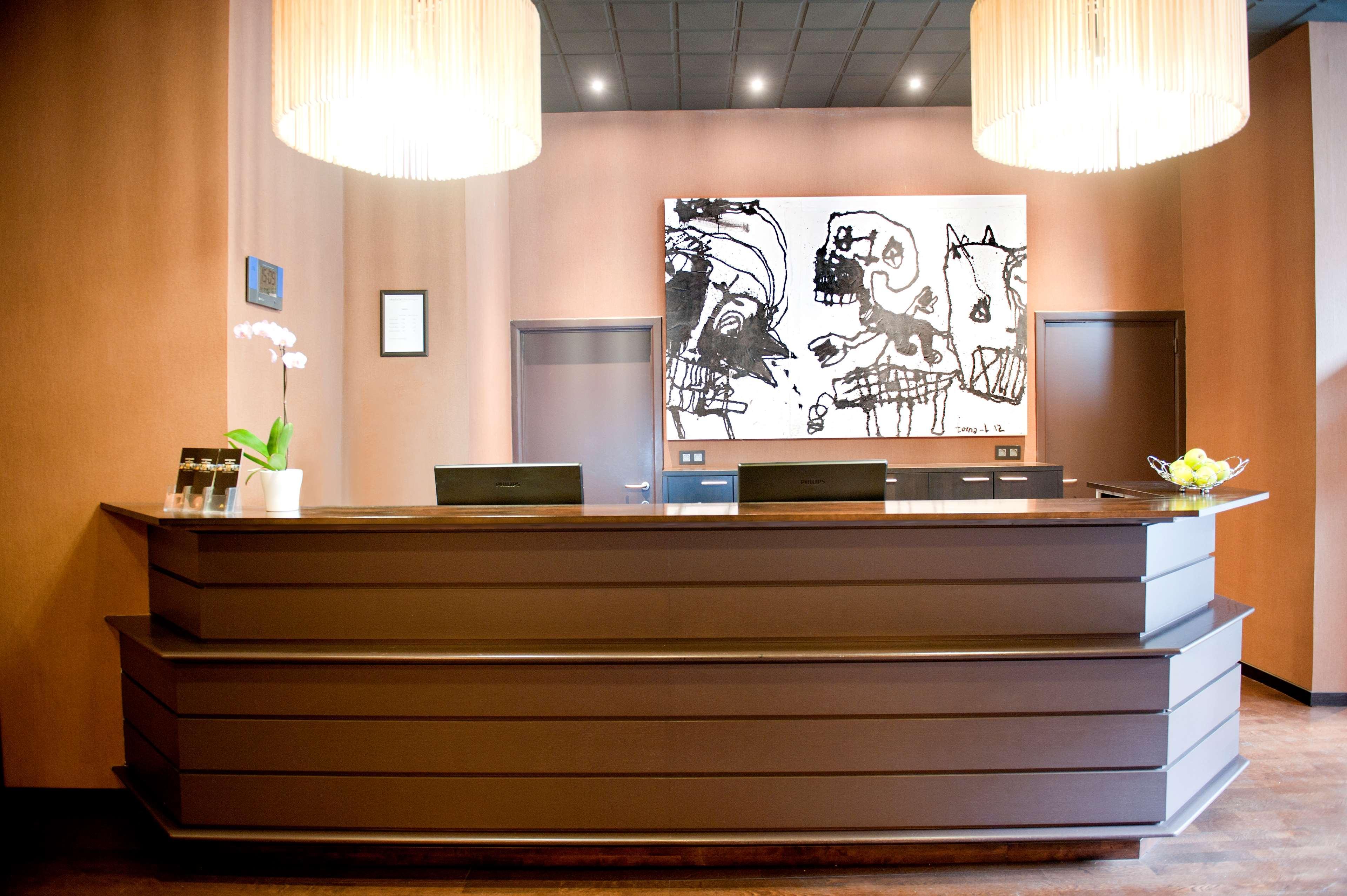 นิวโฮเต็ล ชาร์เลอมาคเนอ Hotel บรัสเซลส์ ภายนอก รูปภาพ