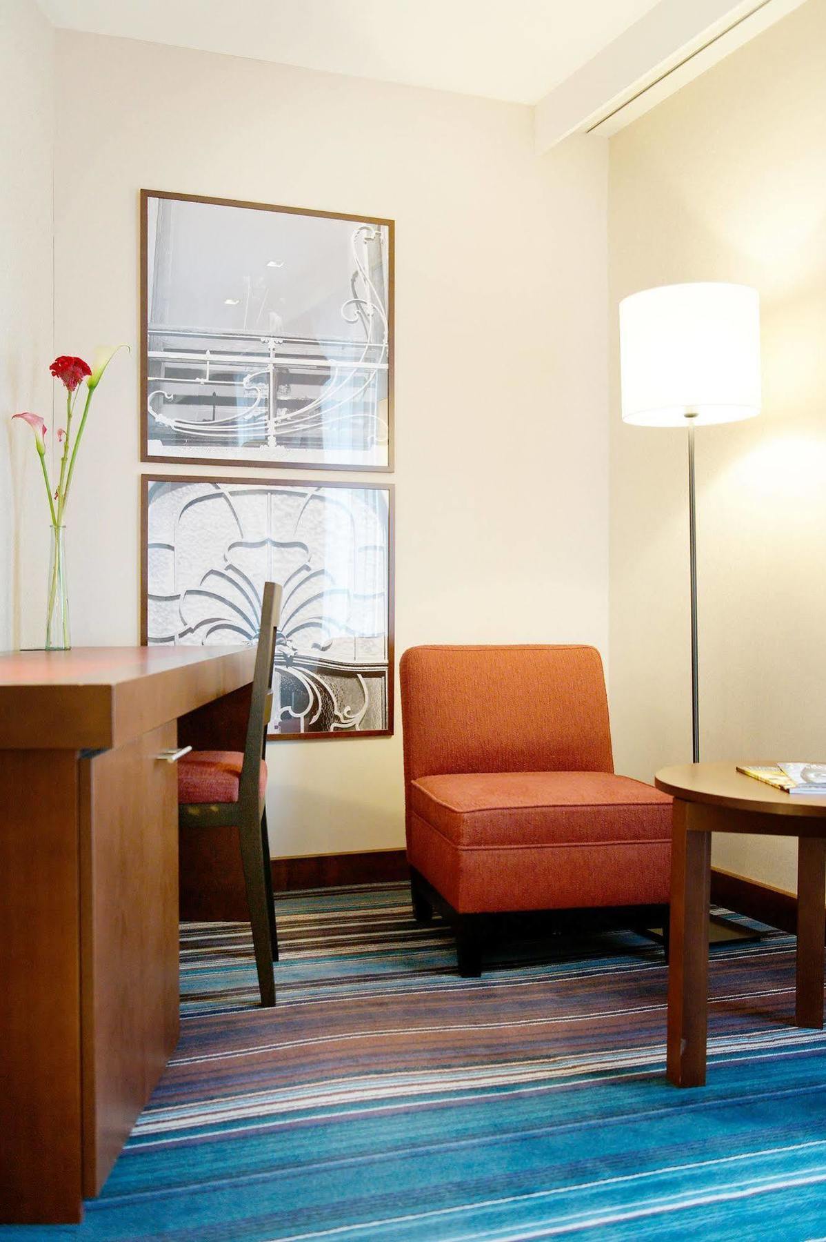 นิวโฮเต็ล ชาร์เลอมาคเนอ Hotel บรัสเซลส์ ภายนอก รูปภาพ