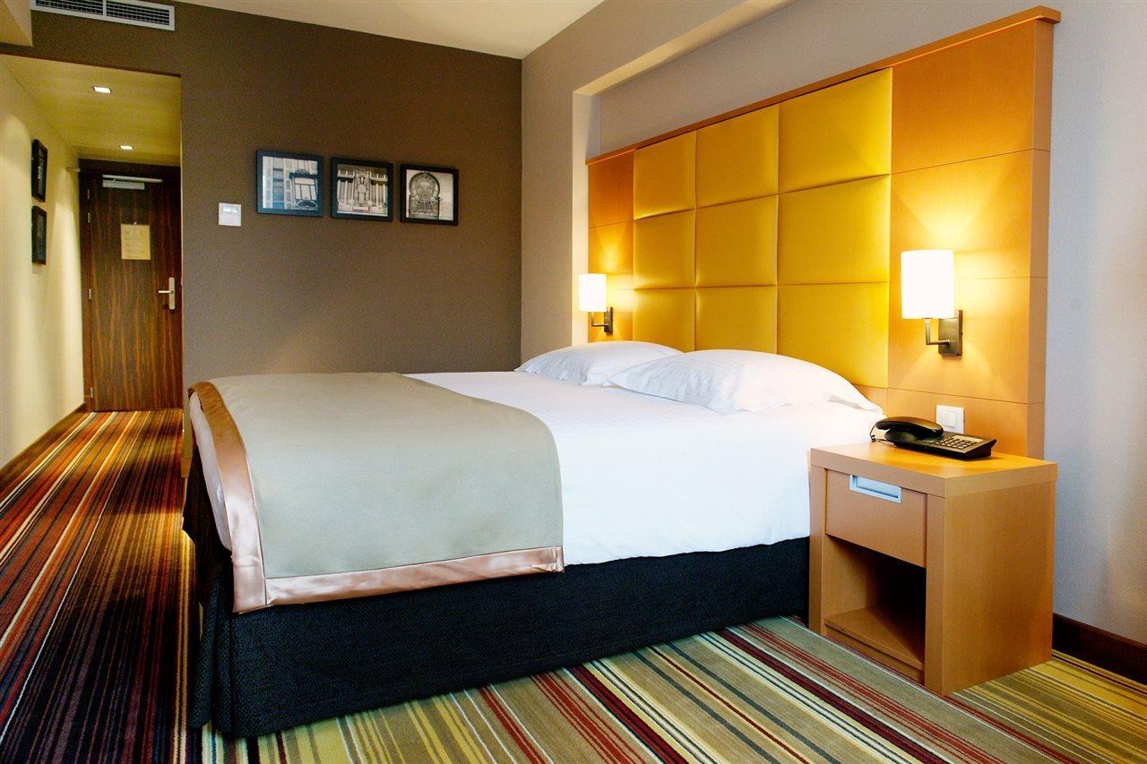 นิวโฮเต็ล ชาร์เลอมาคเนอ Hotel บรัสเซลส์ ภายนอก รูปภาพ
